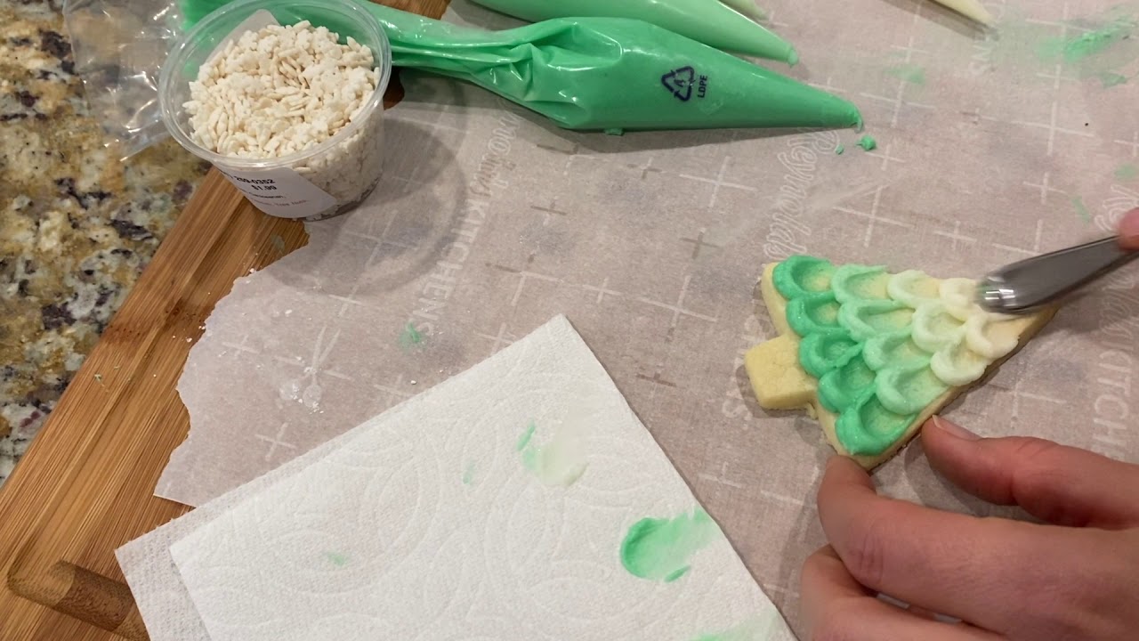 Christmas Tree Cookie Decorating Hack