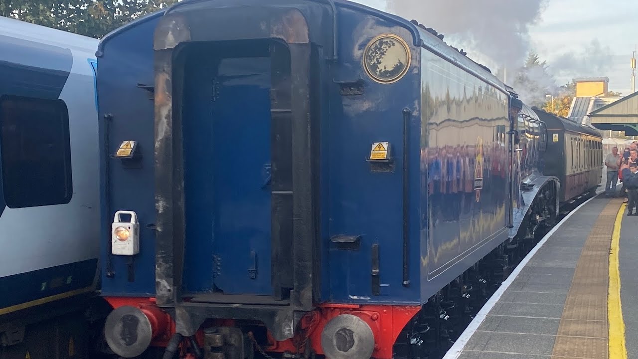LNER A4 60007 Sir Nigel Gresley Arrives&Departs Alton For The Mid Hants Railway