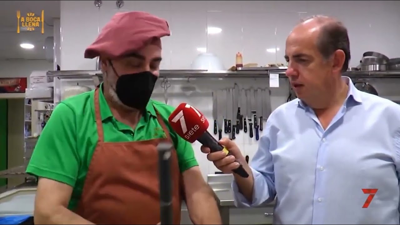 Con el pastelero de la auténtica crema de pocitos de Jerez, elaborando la receta original