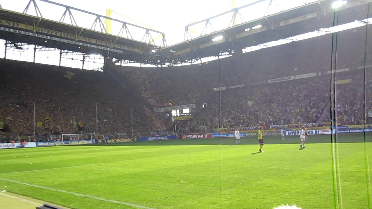 BVB-FCN 1.Tor f&uuml;r K&ouml;ln, Perspektive: Spielfeldrand!