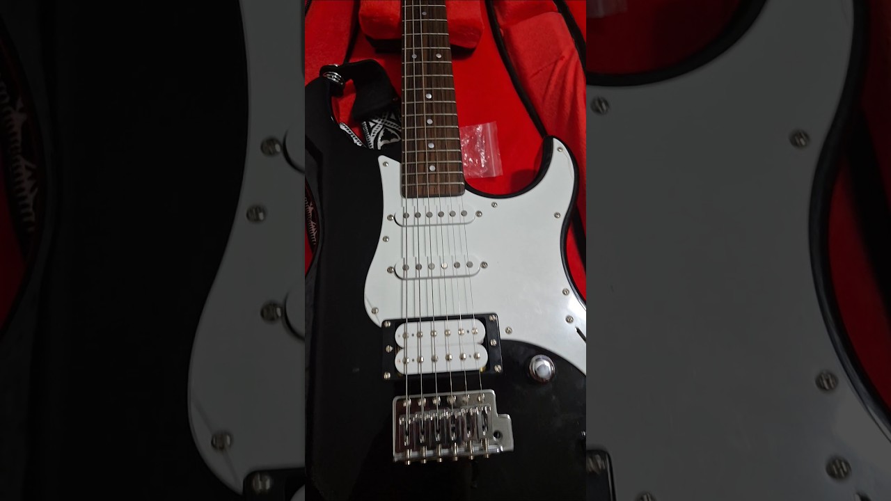 my new Yamaha Pacifica 🖤🤍 