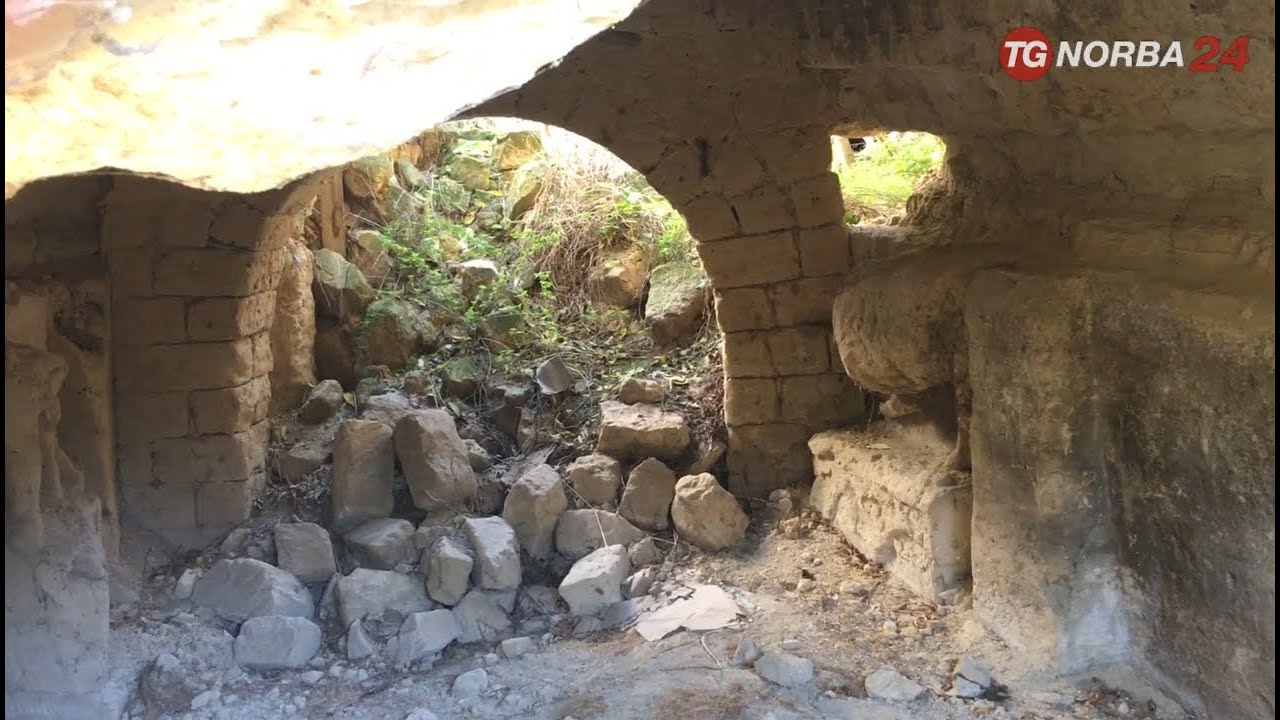 Canosa di Puglia, ipogeo Monterisi-Rossignoli abbandonato al degrado