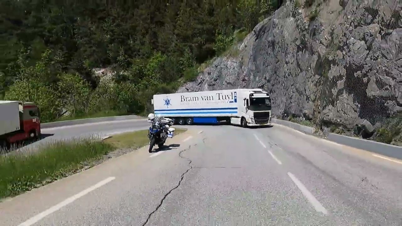 Alpe d’HuZes editie 2023 - de aankomst van het logistieke konvooi