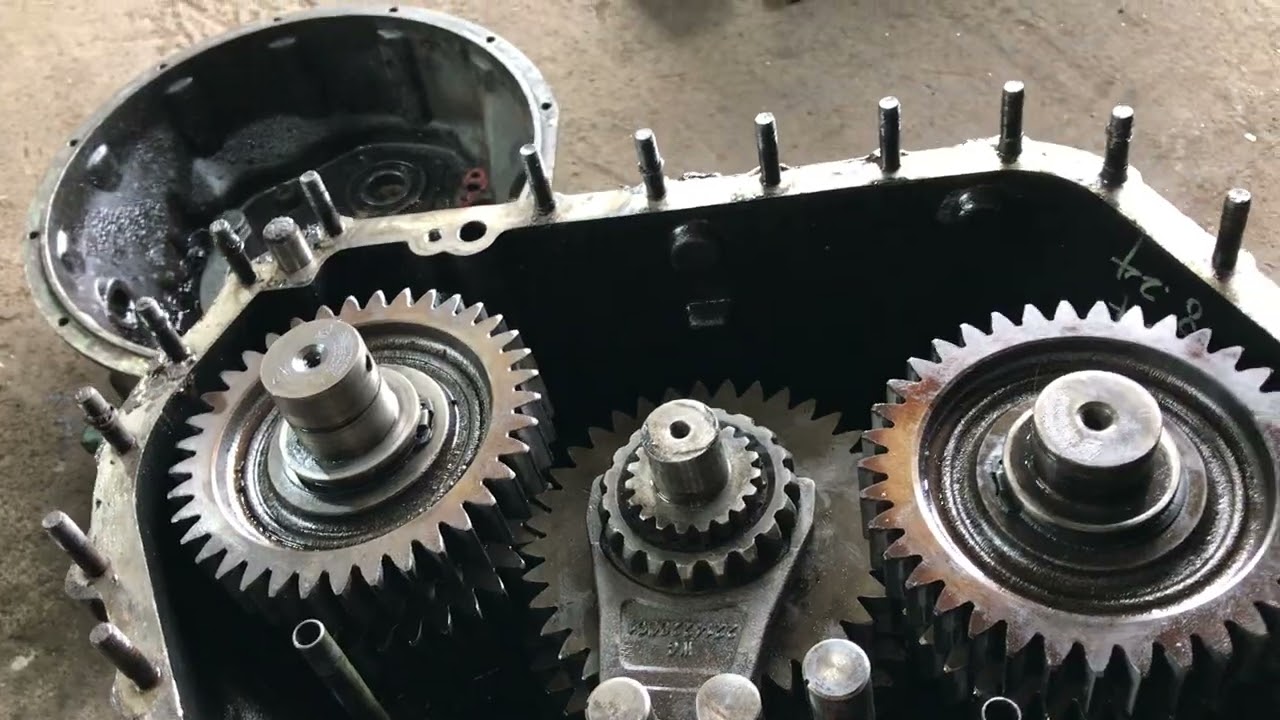 HOWO truck gearbox restoration, top shaft bearing got damaged