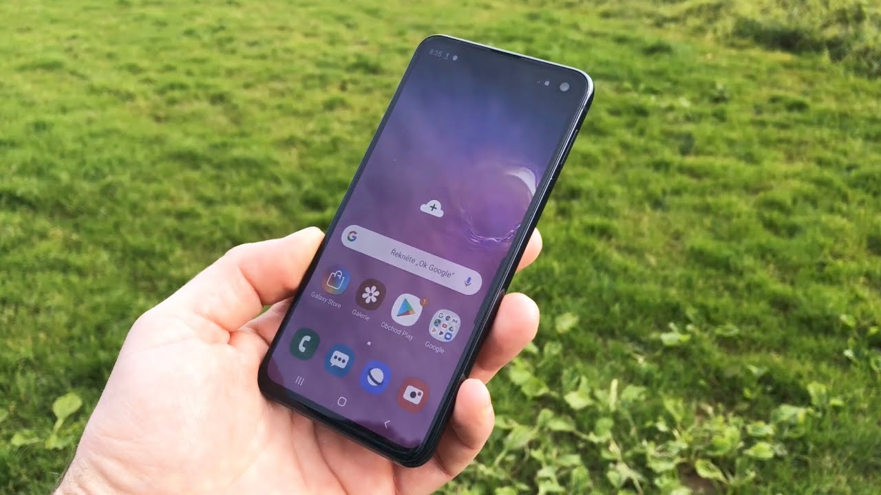 Samsung Galaxy S10e (prvý kontakt)