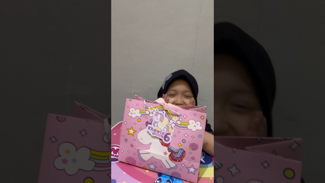 Raisya Unboxing Goodie bag ulang tahun #shortvideo #funny #trending #lucu