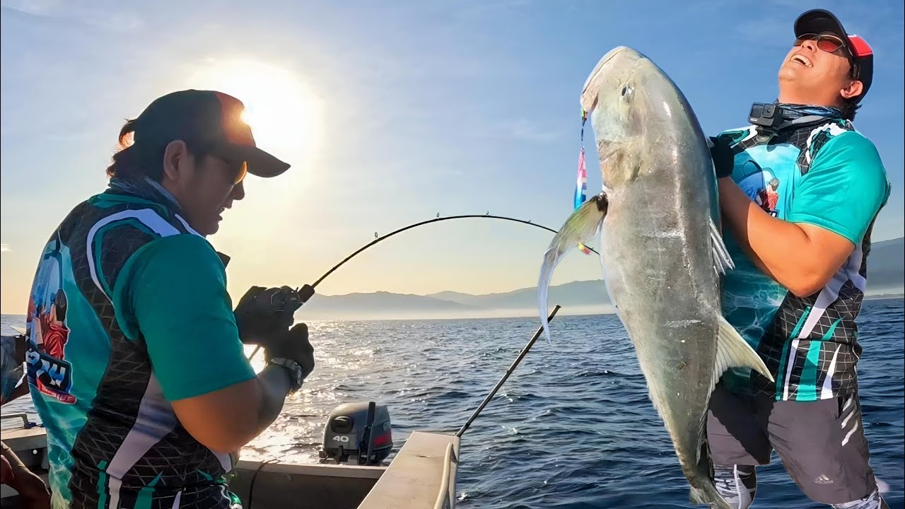 INTENSE FIGHT❗MASSIVE  TREVALLY❗SLOW PITCH JIGGING
