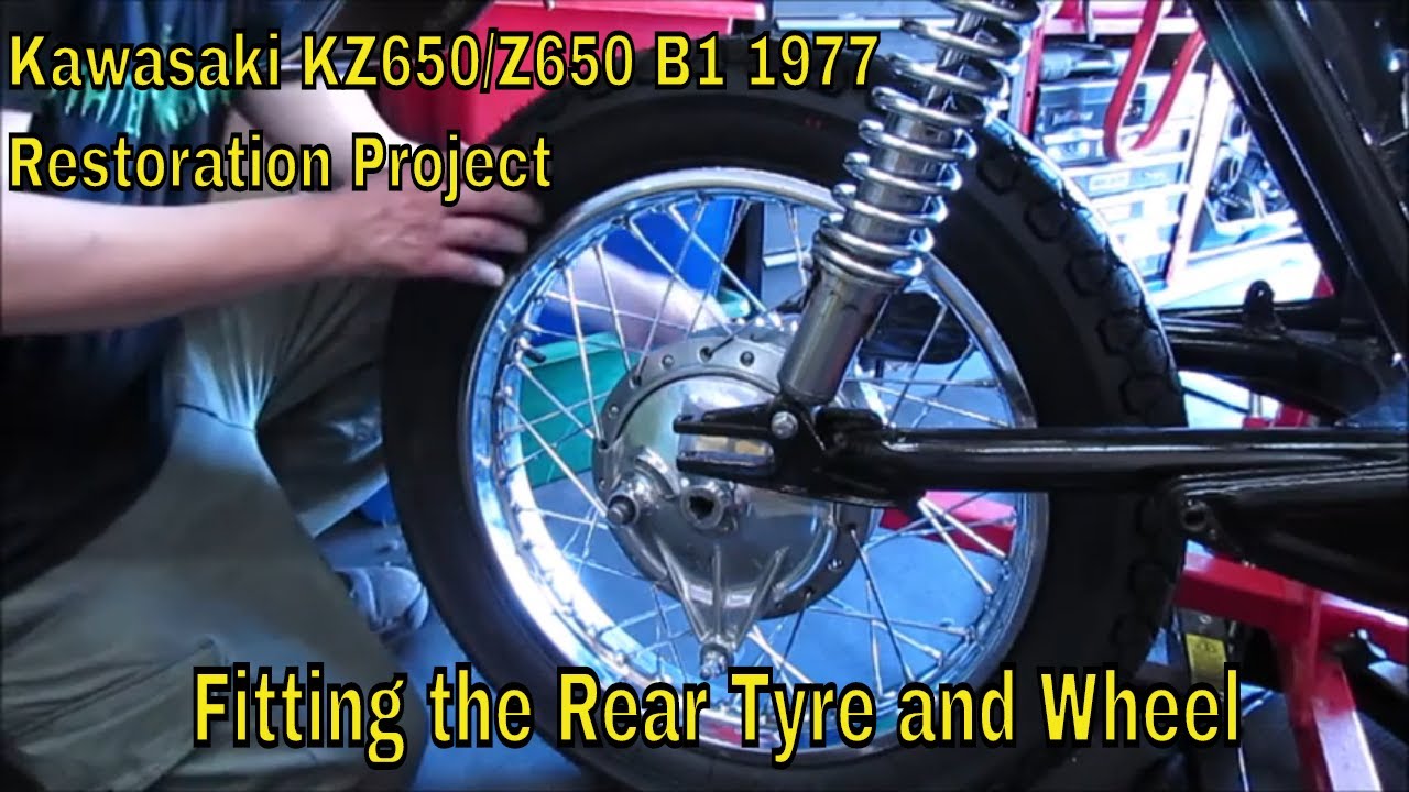 Kawasaki KZ650/Z650 B1 1977 - Fitting the Rear Tyre and Wheel  - part 90