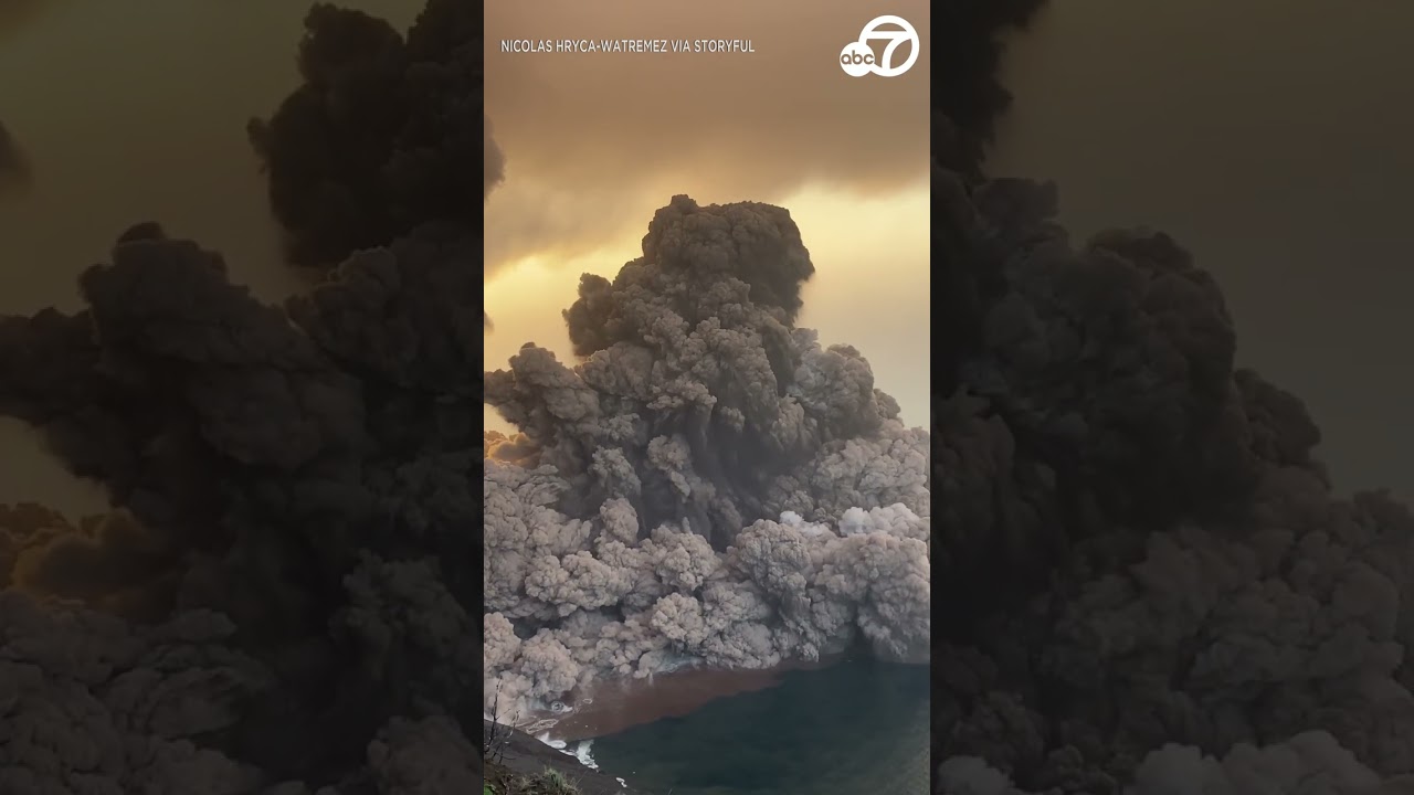 Italy&rsquo;s Stromboli volcano erupting