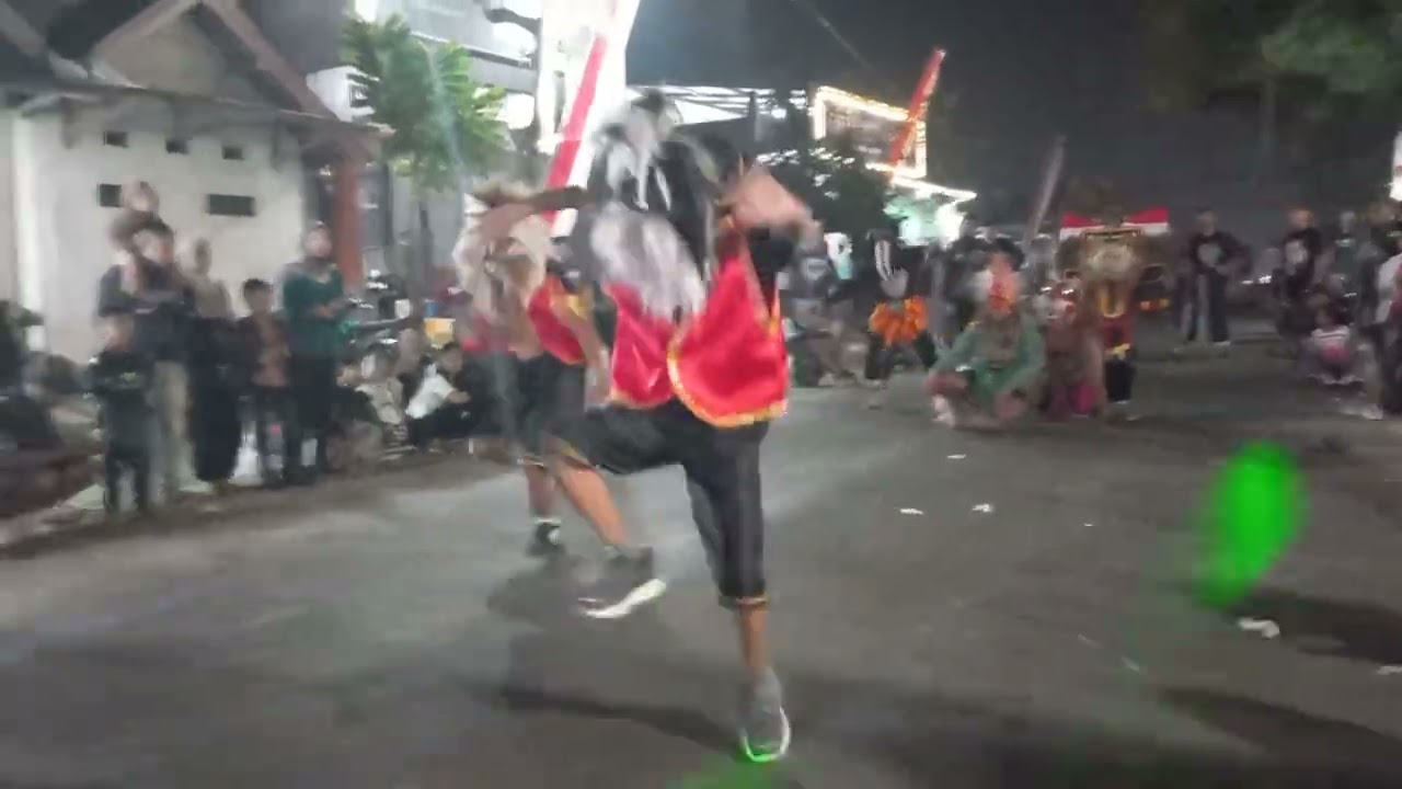 Penampilan drama reog ponorogo di karnaval dsa jenggolo th 2025 bersama pemuda ghoib #karnaval#sound