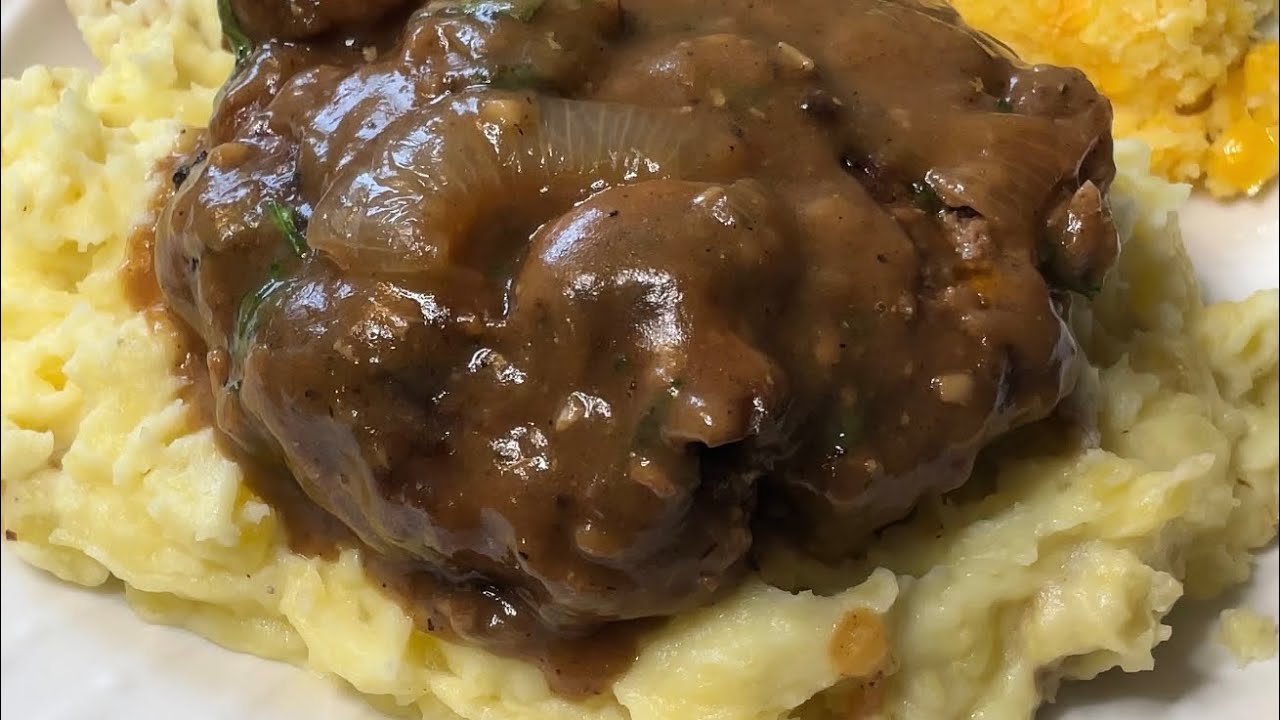 How to make the most delicious Homemade Salisbury Steak! 