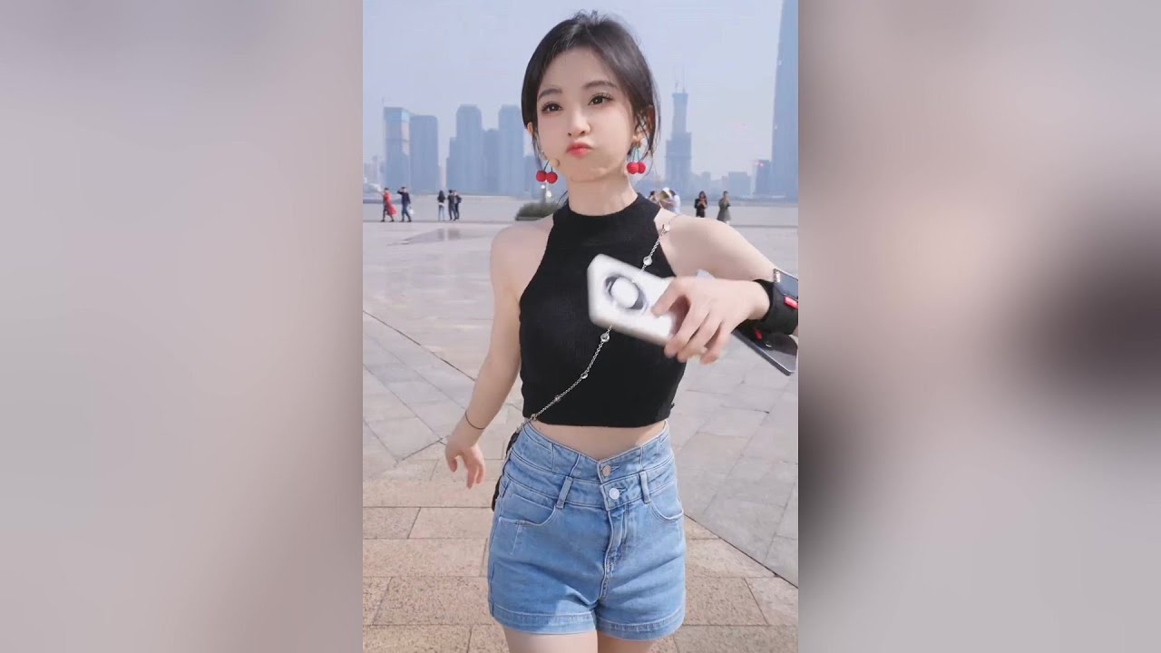 冯提莫翻唱凤凰传奇《奢香夫人》（武汉江滩）