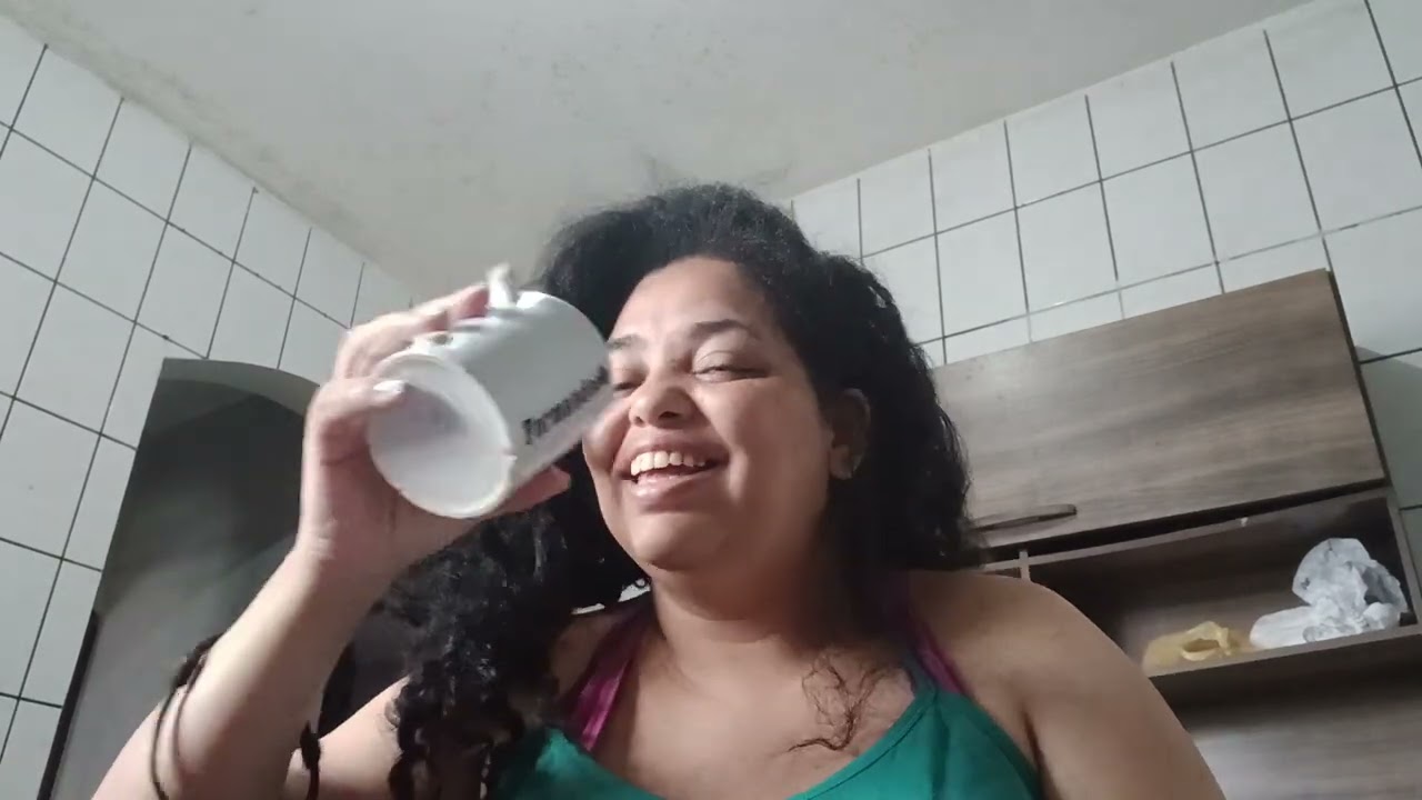Flores a mulher sábia edifica e a tola destrói