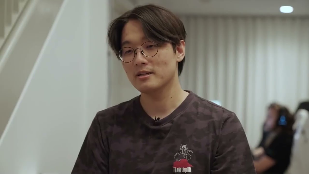 CoreJJ doesn't like the other botlanes