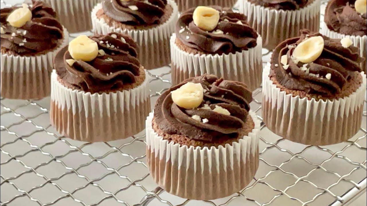 Chocolate Cupcake with Chocolate Ganache Frosting 巧克力杯子蛋糕 | PastriesLab