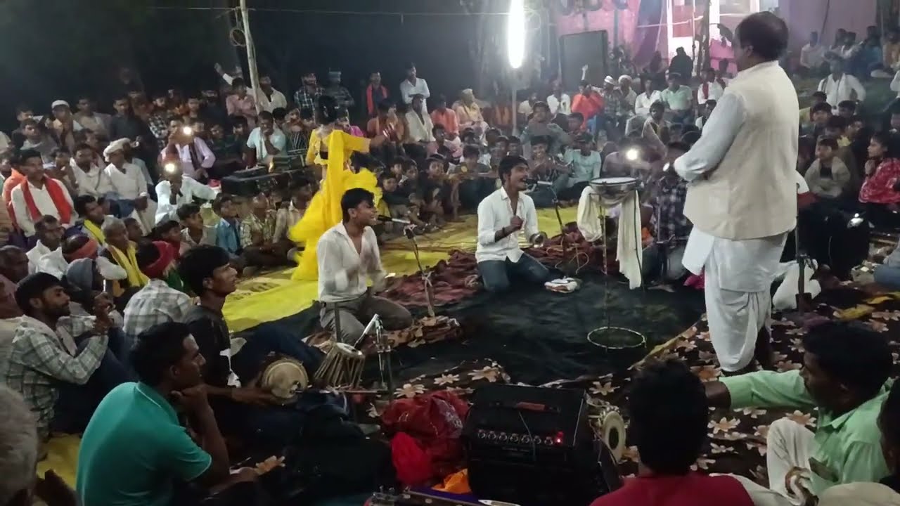 शंभू व्यास के गोकुलपुर में दुगोला शुरू हो रहा है भाई बहुत जबरदस्त हुआदुगोला रात भर प्रोग्राम जारी