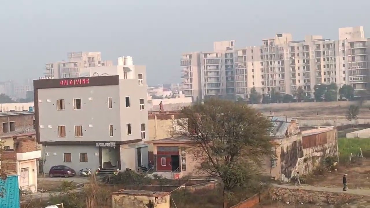Vrindavan me gest house lene Wale sampark kare mob.7078018638