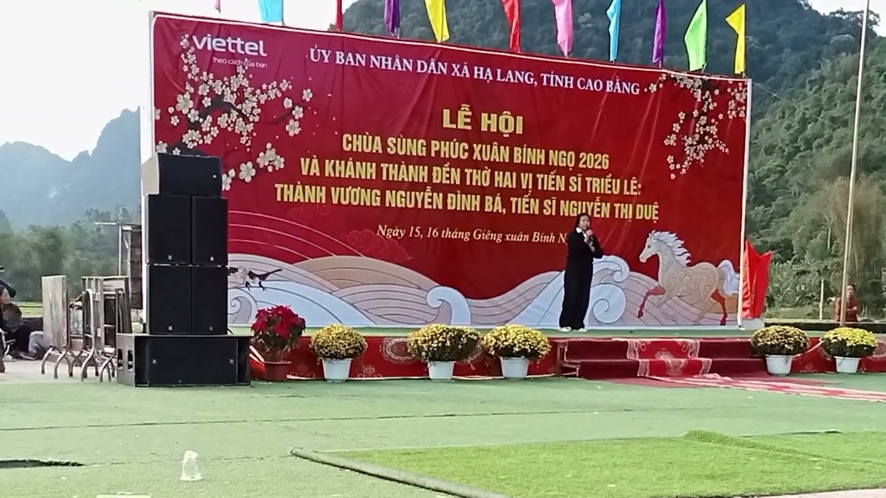 Hồng thơm & phan đình hát kết tại chùa sùng Phúc pi nong thinh nơ 