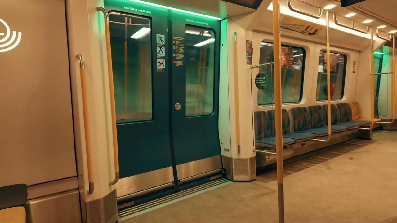 Stockholm Subway - Doors Closing @ Alby