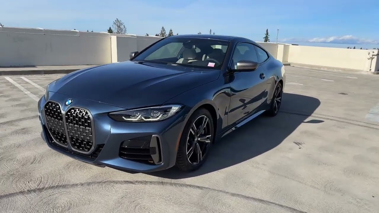 Tour the 2023 M440i Coupe in Arctic Race Blue | 4K