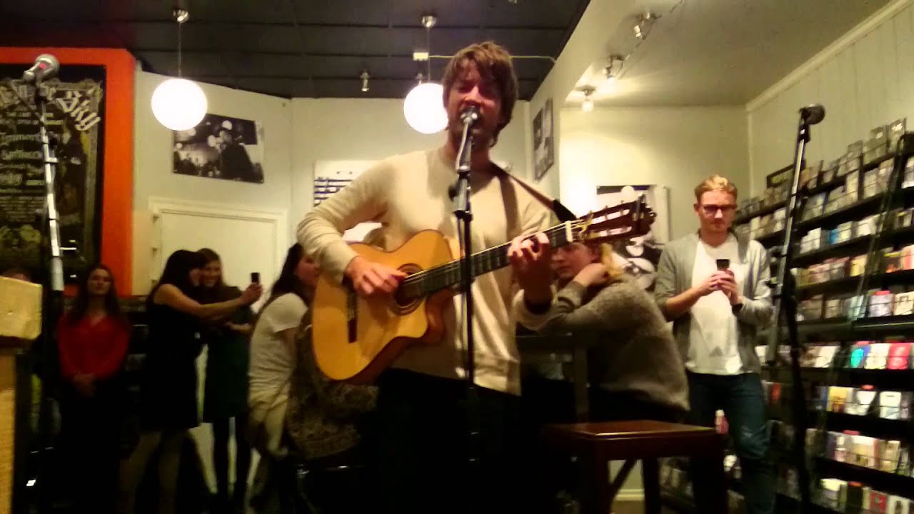 Eirik Glambek Bøe - Singing Softly to Me