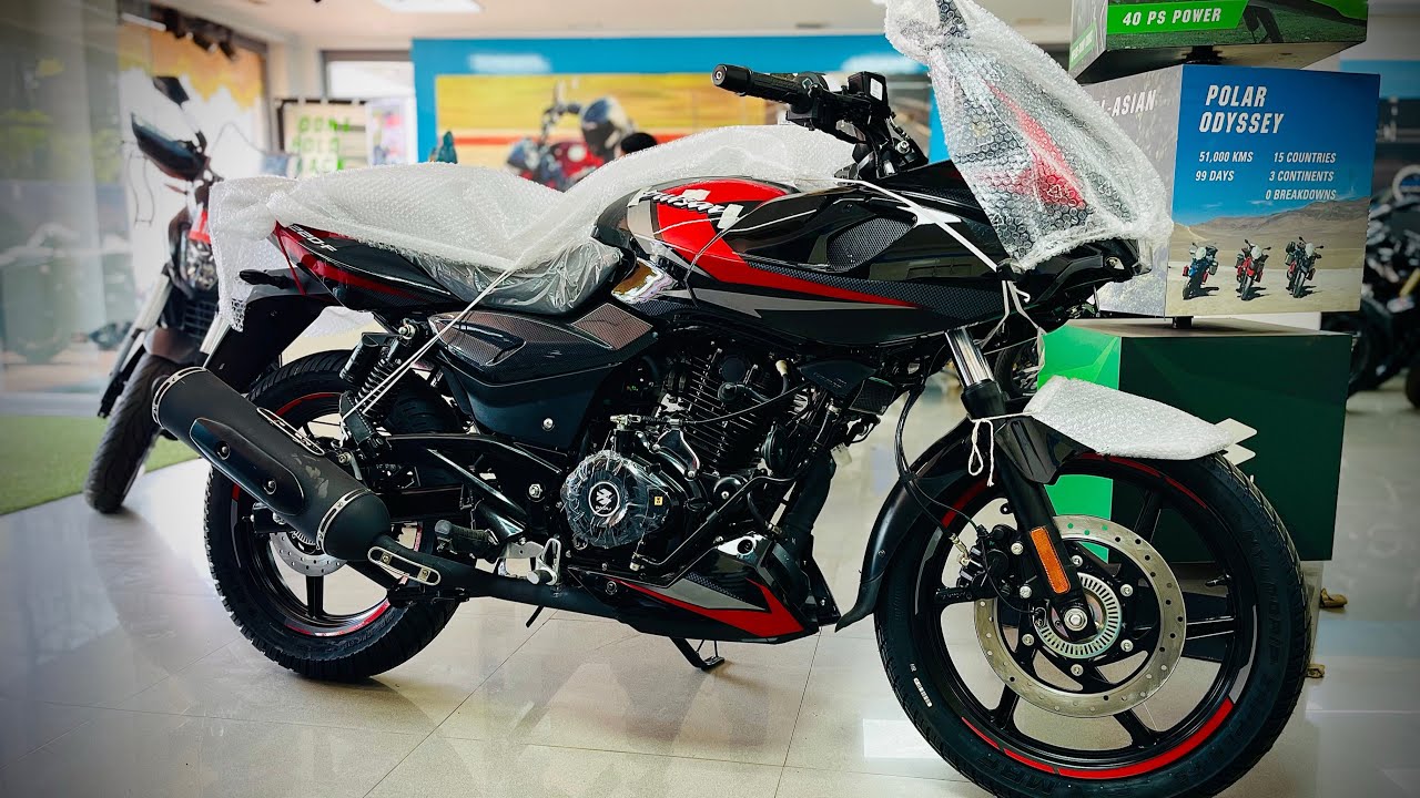 New Pulsar 220 Narrow Escape Form Accident 😟 ഇവനൊക്കെ കൊല്ലോ 🤣