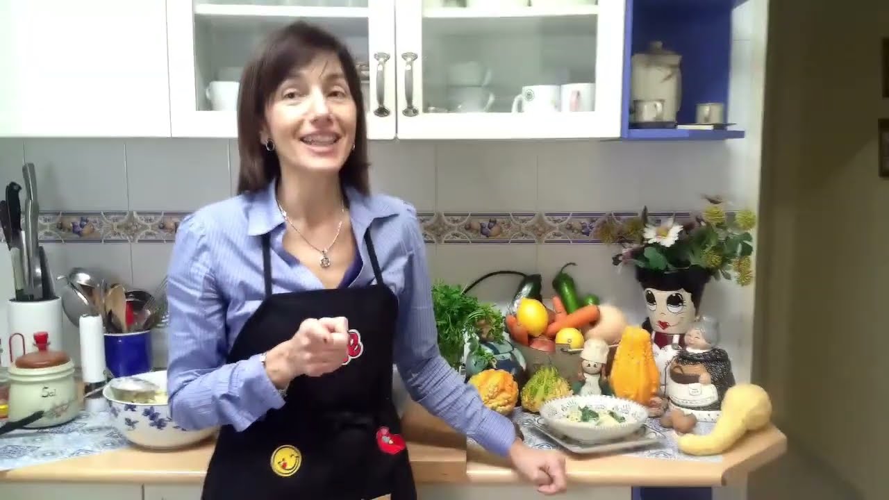 Macarrones con salsa de calabacín, langostinos y espinacas.