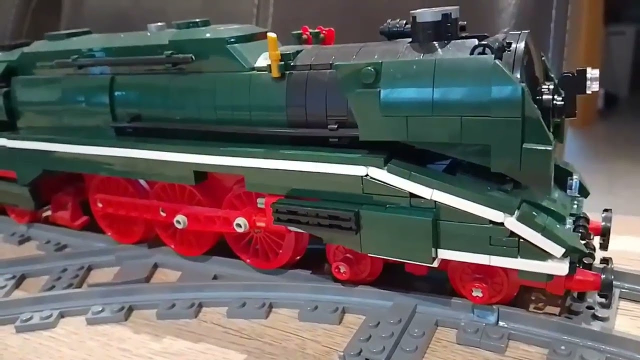 127 Brick Train rocks Vol. 005 Mould King 12007 BR18 201 German Express Mod in voller Fahrt
