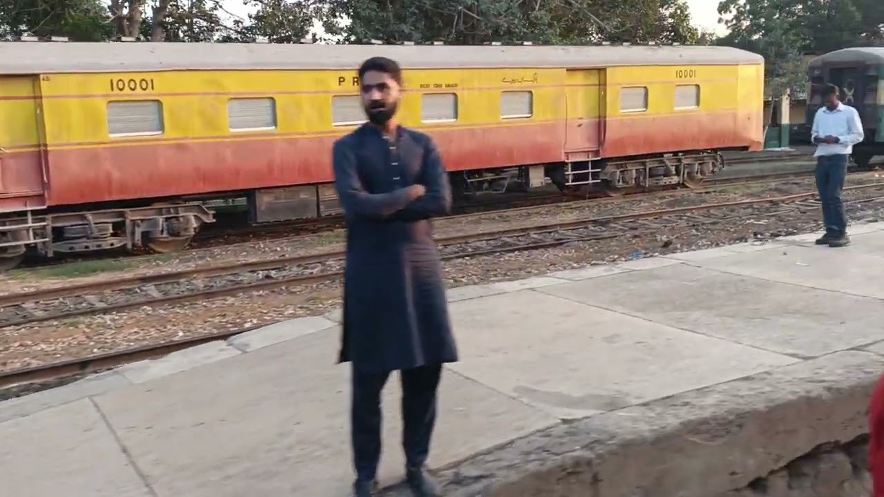 16 Dn Karachi Express Arrival Last Stop Karachi Cantt