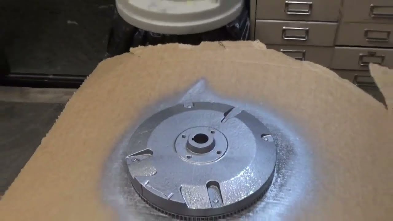 A difficult flywheel removal, see the solution! Advancing timing on opposed twin engine.