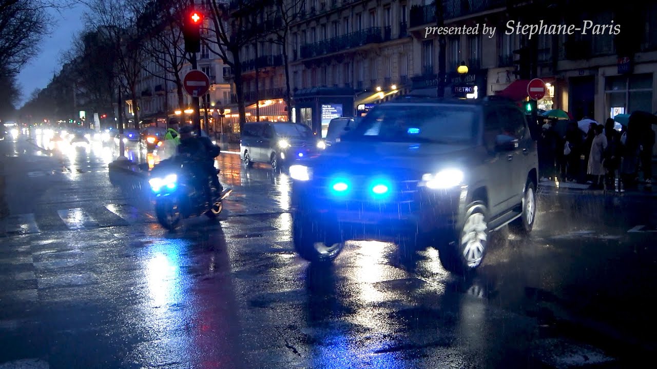Emmanuel Macron son convoi avec un  Volkswagen Touareg E-Hybrid 3.0 TSI