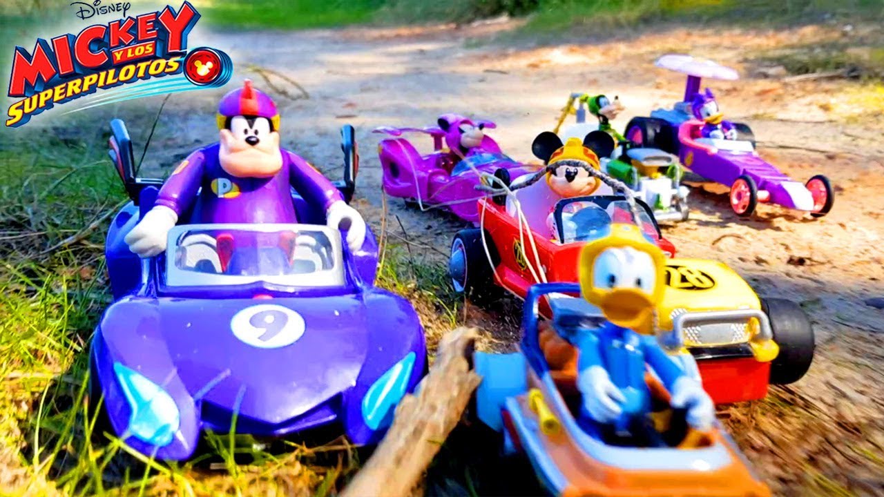 MICKEY Y LOS SUPER PILOTOS: Carrera en el Lago con Roadsters de Disney Junior 🚗💥
