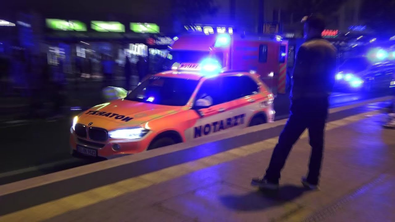NEF 1 DRK Niederkassel + FuStKW PW Innenstadt PI 1 Polizei Bonn mit Hornwechsel