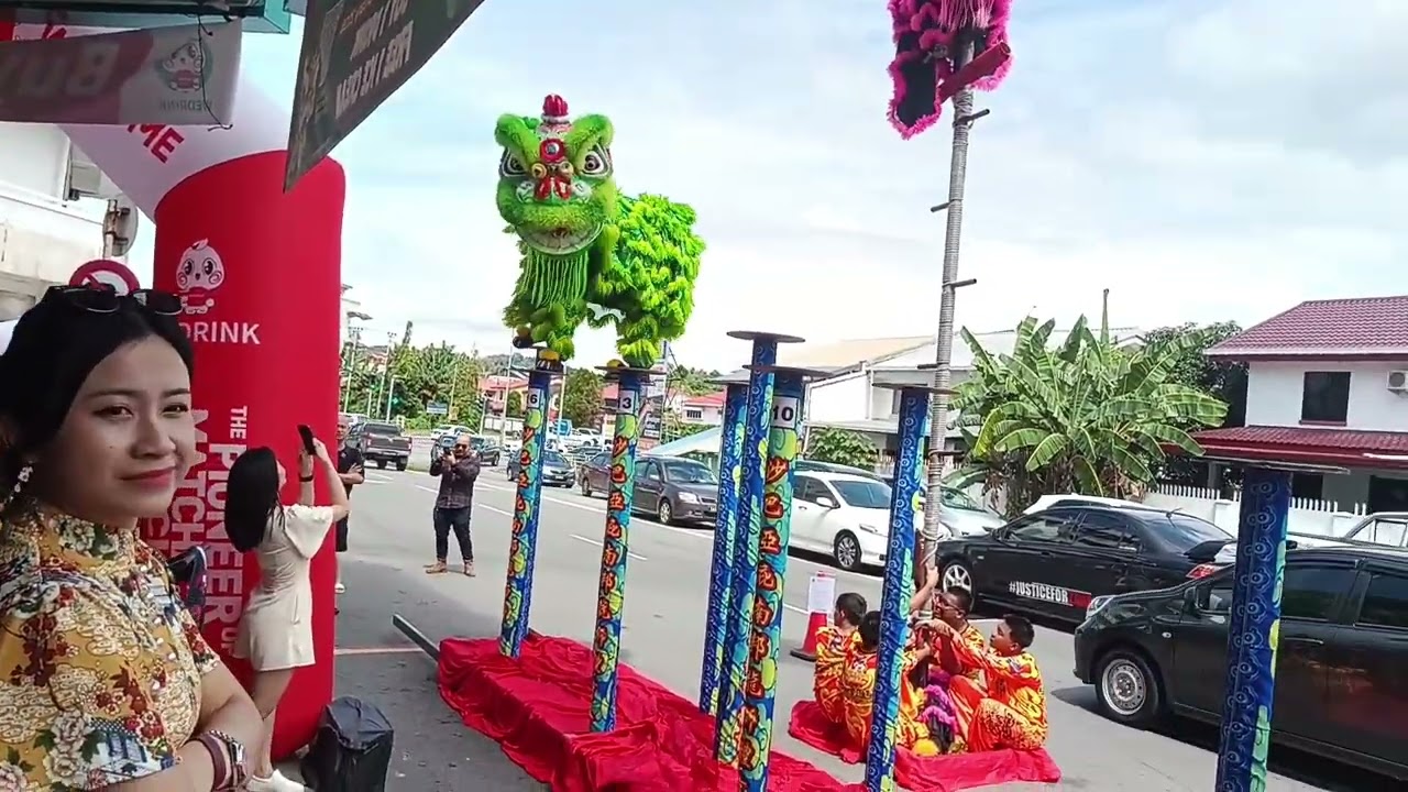 High pole lion dance and ending