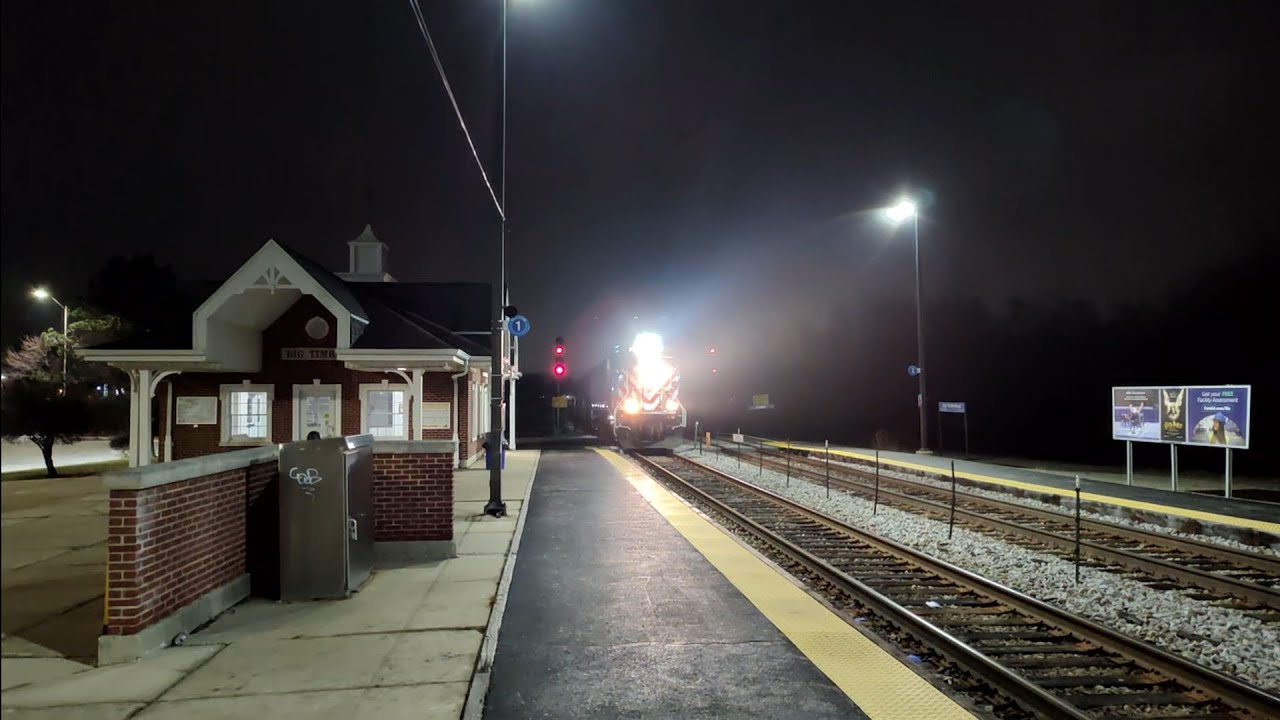 Metra SD70MACH 510 west arriving at Big Timber Rd. in Elgin, Illinois on December 30, 2024