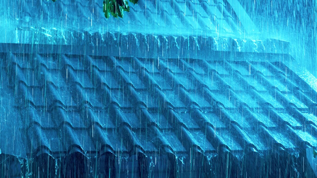 Lluvia Golpeando el Techo de Metal con Truenos Lejanos Durante la Noche