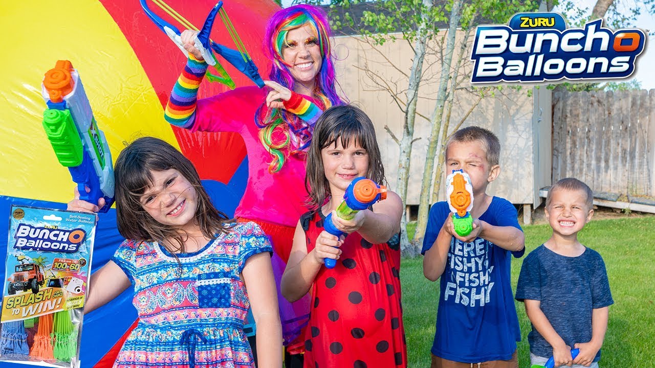 Princess Lollipop has a Water Balloon Party with Kate, Lilly, and Friends! | Bunch o' Balloons!