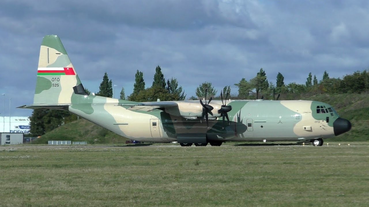 Royal Flight of Oman C-130J-30 525 Action at Cambridge Airport