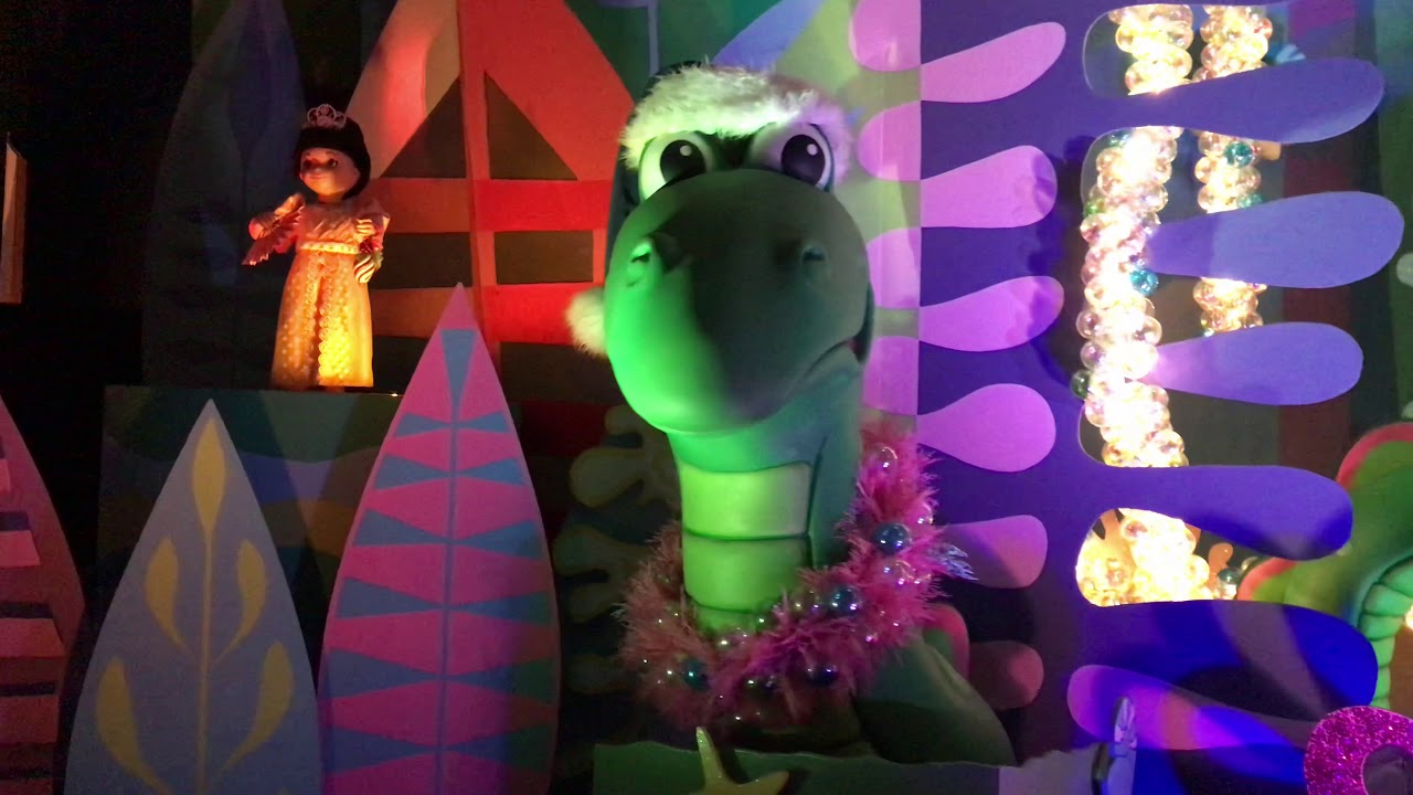 IT’S A SMALL WORLD HOLIDAY 2018-2019 CHRISTMAS SEASON AT DISNEYLAND RESORT FULL RIDE NOV 11 , 2018