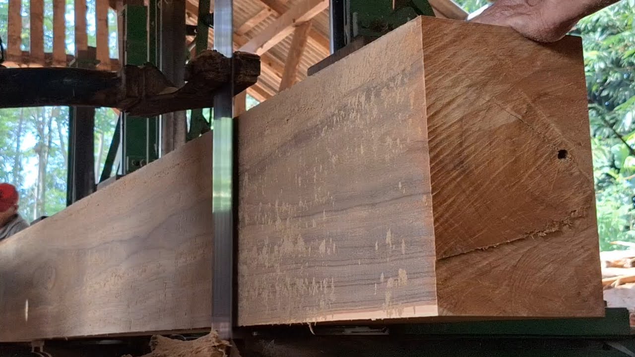 The processs of making joglo house beams from the best teak wood 