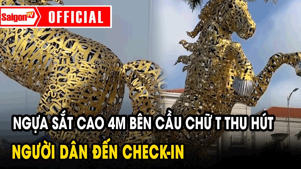 A 4-meter-tall metal horse statue next to the T-shaped bridge attracts people to check in | Saigo...