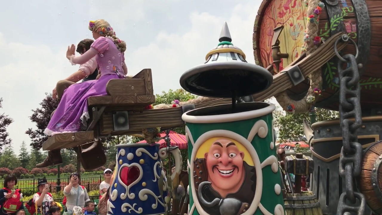 上海ディズニーランド  昼のパレード「ミッキーのストーリーブック・エクスプレス」右側より2017/4/20