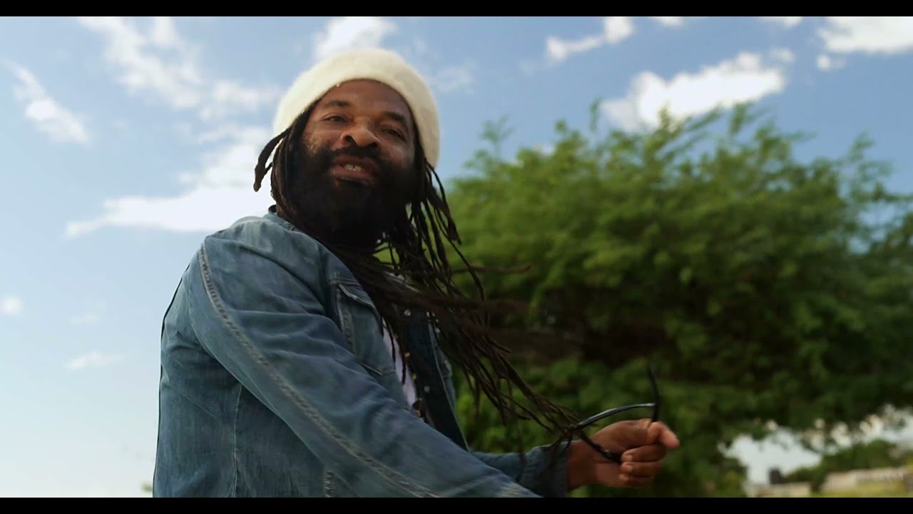 Colah Colah  ft Ras Ngabo- Life Story