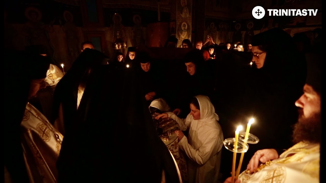 O slujbă de călugărie la mănăstirea Dragomirna
