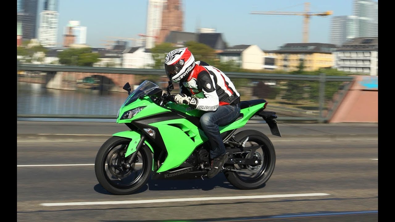 The new Kawasaki Ninja 300 | Action and statics | Acción y estáticas