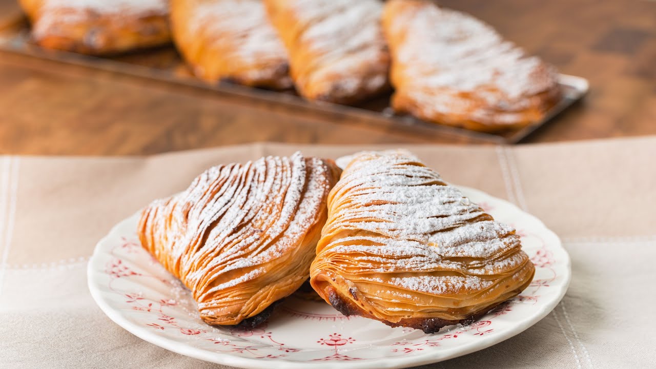 SFOGLIATELLE RICCE - Ricetta perfetta: croccanti fuori e morbide dentro!