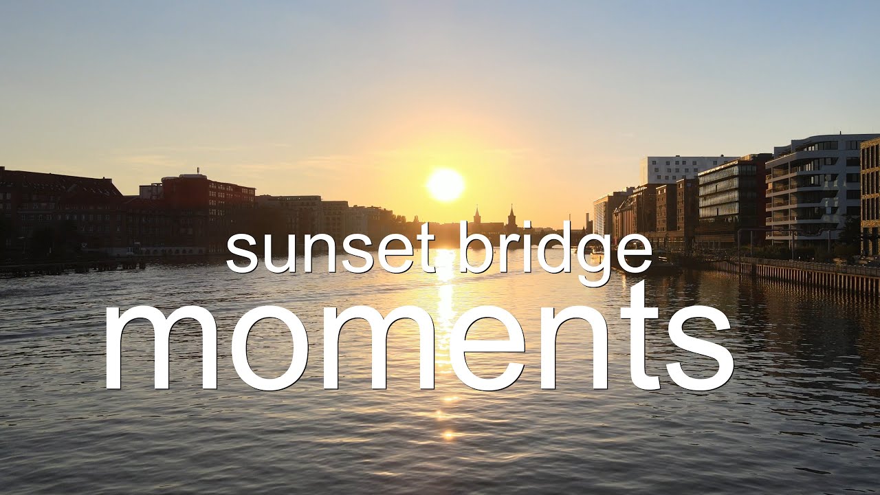 sunset bridge - moments series no.7 Ein wunderschöner Sonnenuntergang an der Oberbaumbrücke Berlin