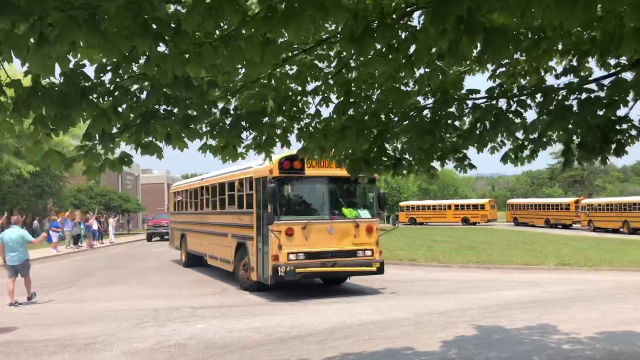 Jefferson Middle School Last Day of School Bus Horn Tradition. Oak Ridge, Tn