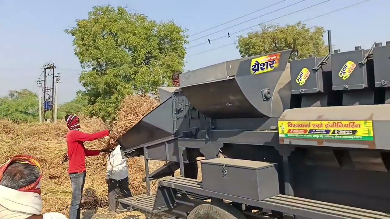 तूर काढले🚜🧑‍🌾#viral #farming #multicrop_thresher_machine #तूर #shetkari #video 