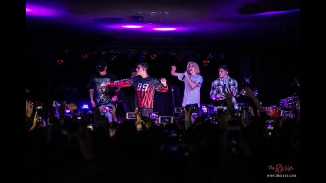 PRETTYMUCH - Hello